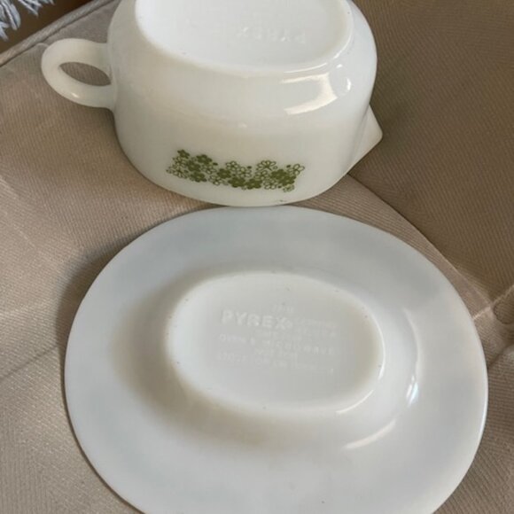 Vintage 1970s Pyrex Spring Blossom Green/Crazy Daisy Gravy Boat + Underplate Set - Picture 2 of 3